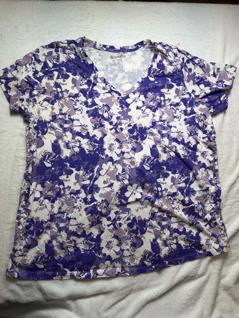 Roaman's Ultimate V-Neck Tee Size 1X Purple White Floral Cotton T-Shirt
